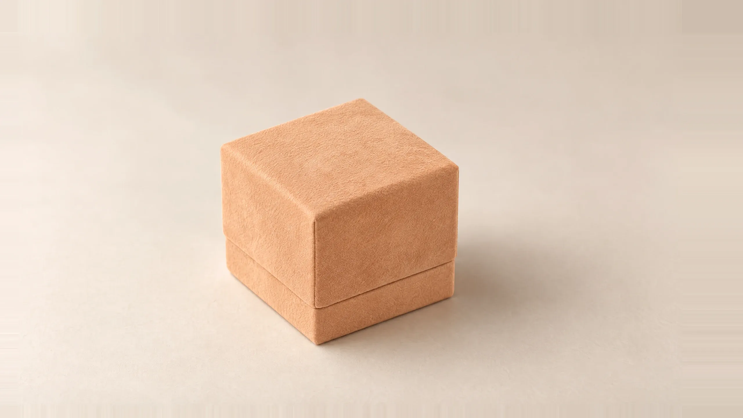 Closed box in Caramel / Cream