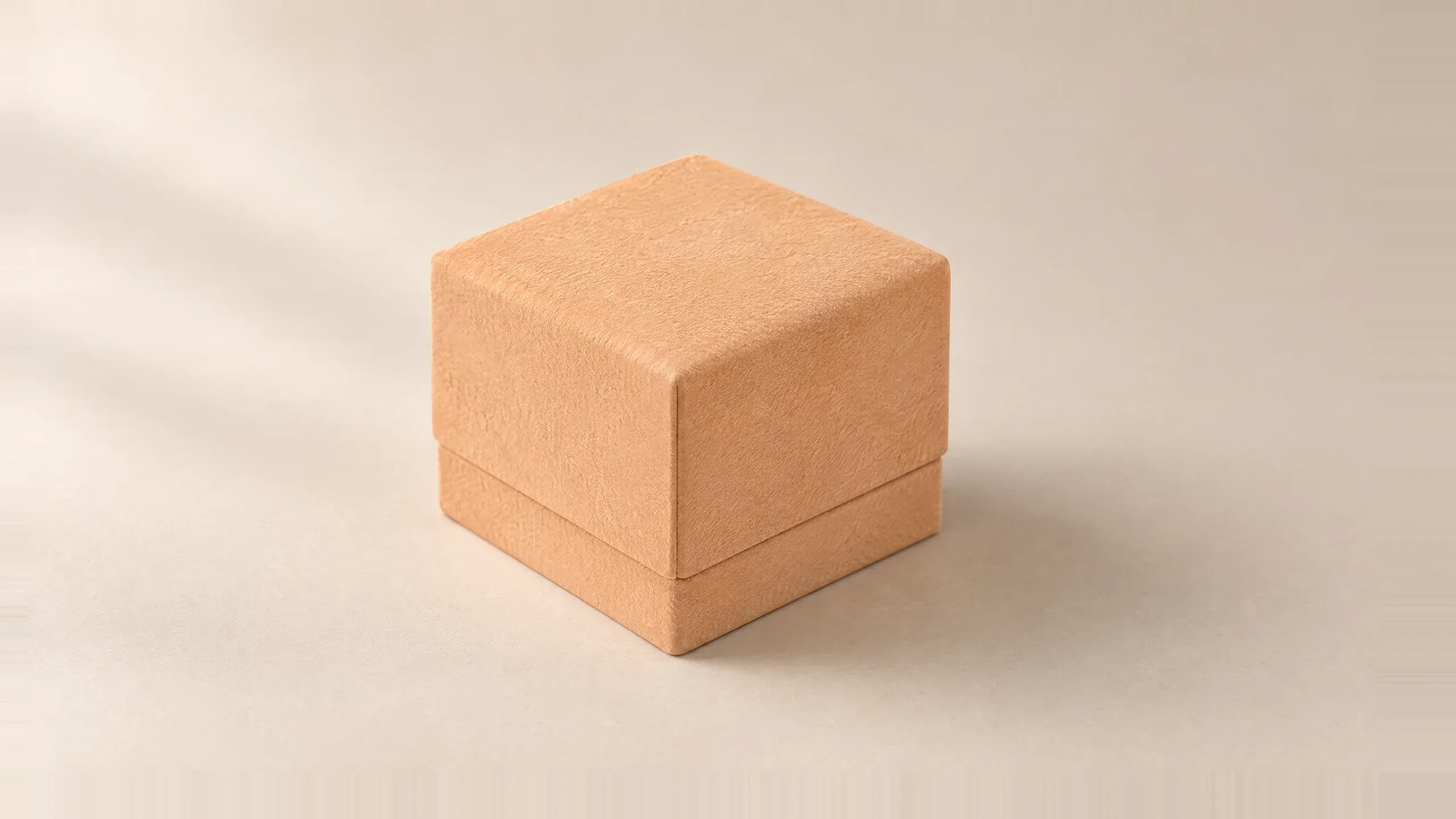 Closed box in Caramel / Cream