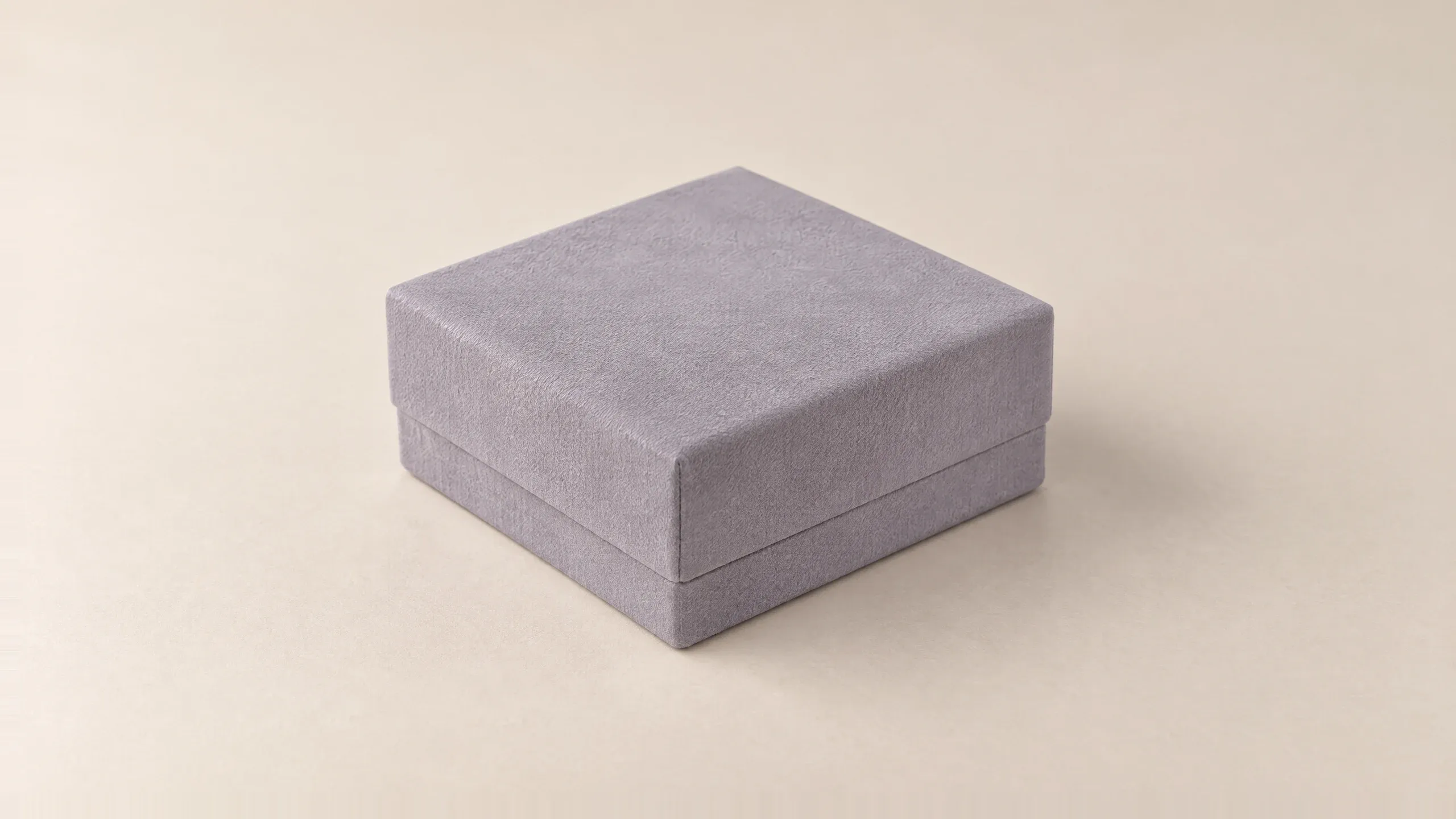 Geschlossenes Etui in Anthrazitgrau