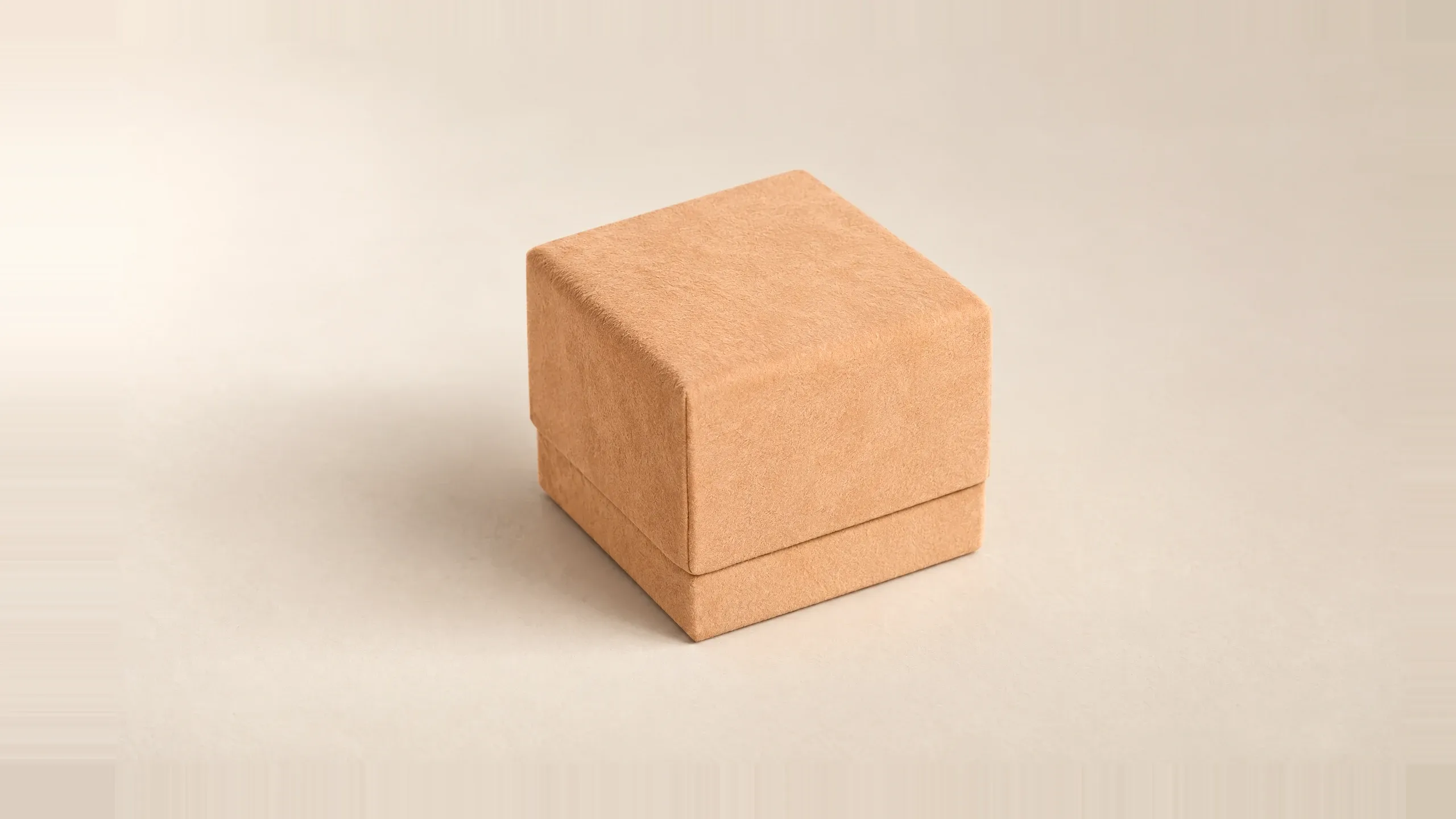 Closed box in Caramel / Cream