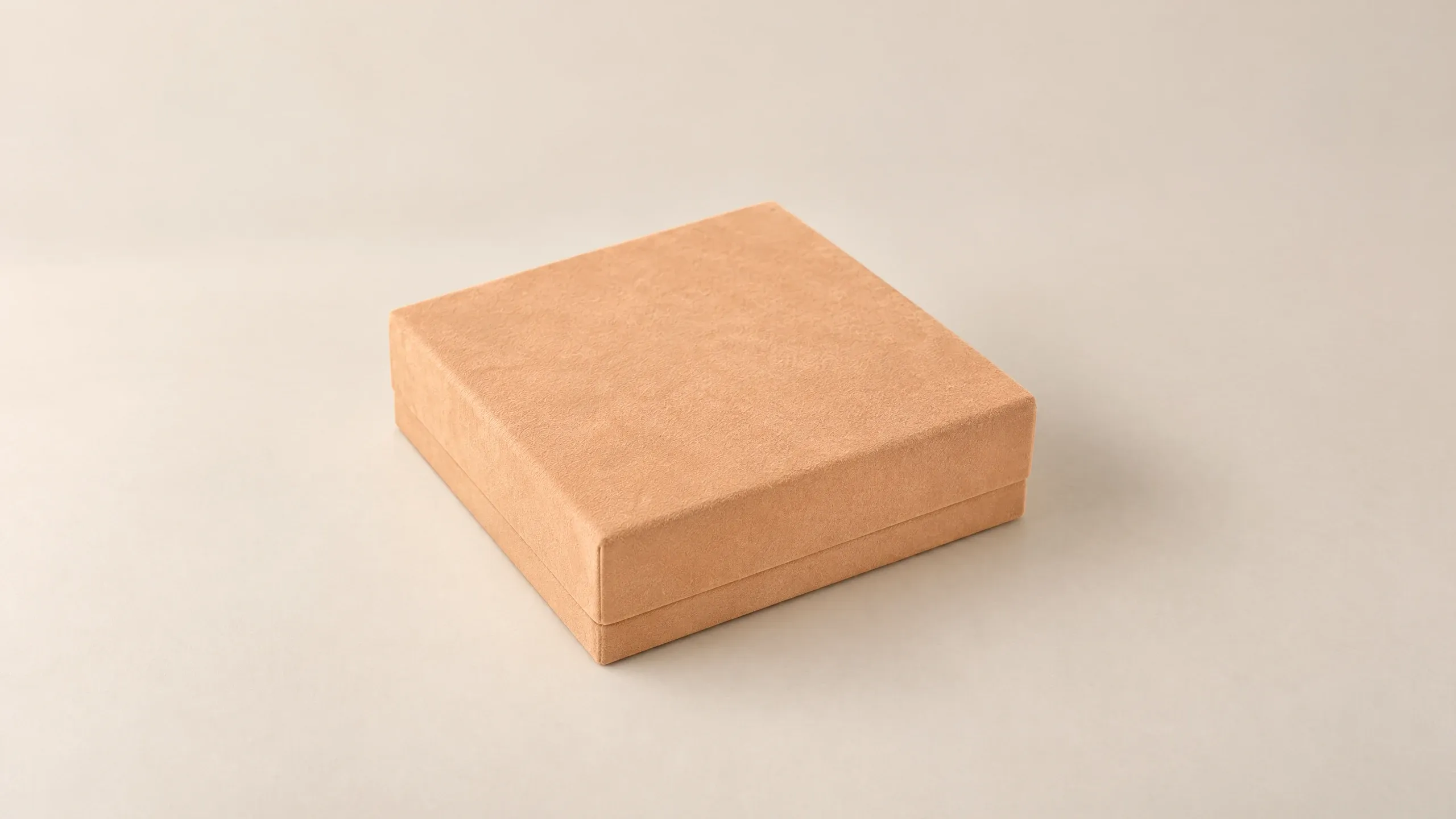 Closed box in Caramel / Cream