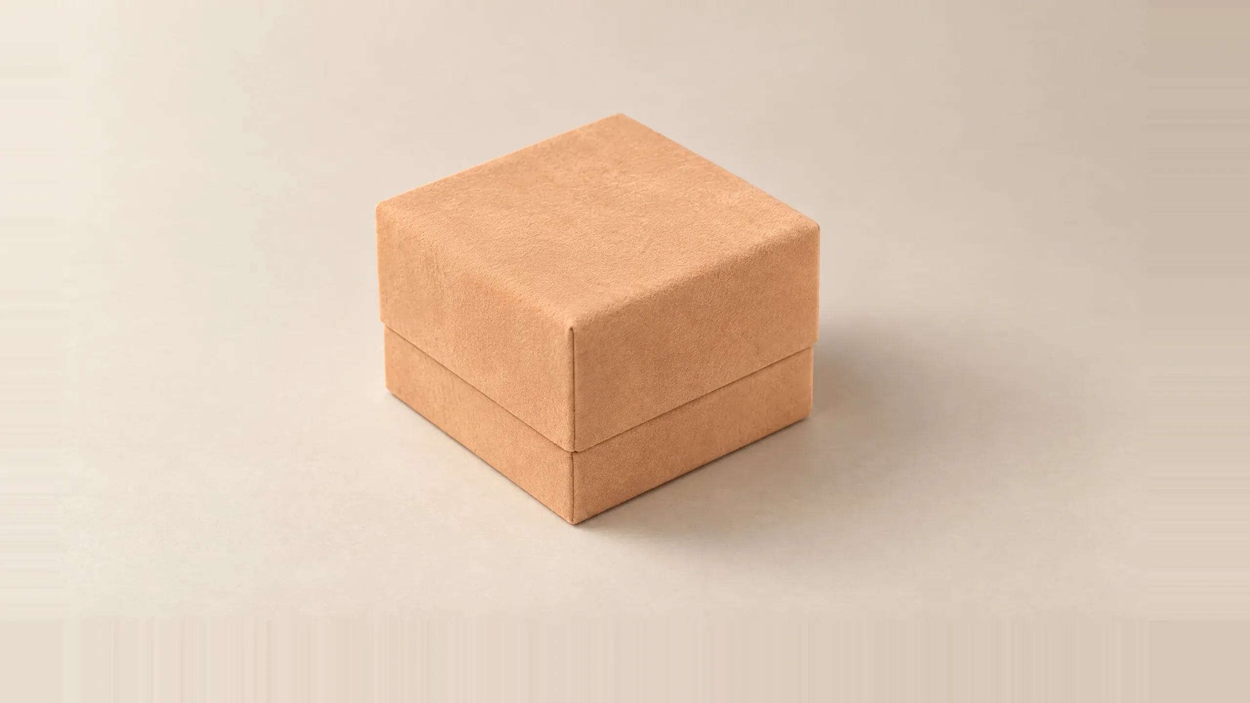 Closed box in Caramel / Cream