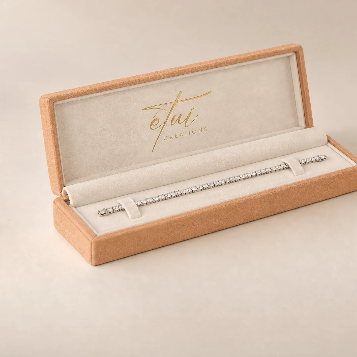 Gold-stamped logo inside the lid