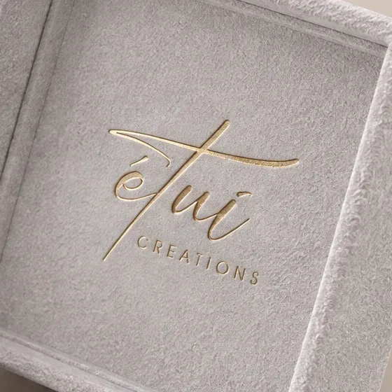 Gold-stamped logo inside the lid