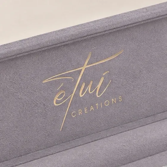 Gold-stamped logo inside the lid