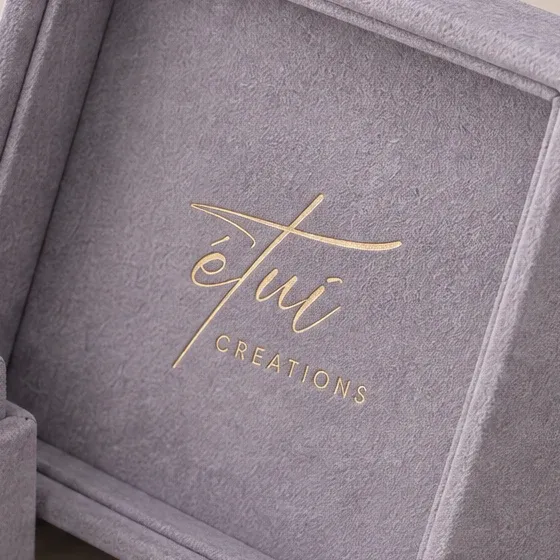 Gold-stamped logo inside the lid
