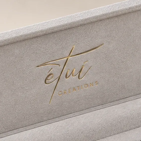 Gold-stamped logo inside the lid