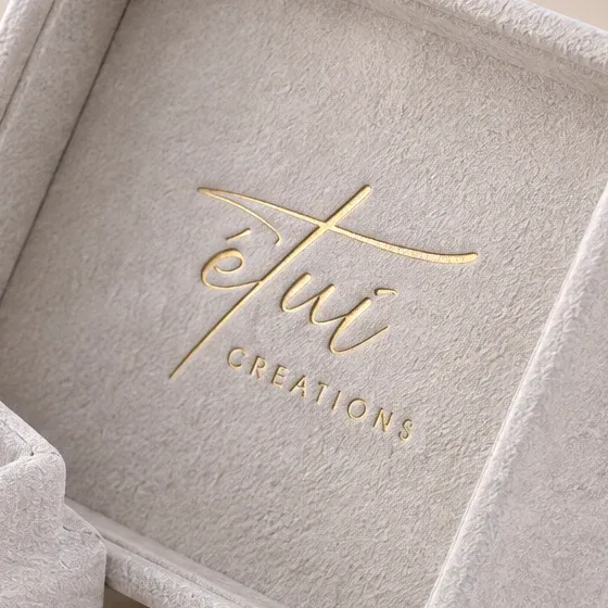 Gold-stamped logo inside the lid