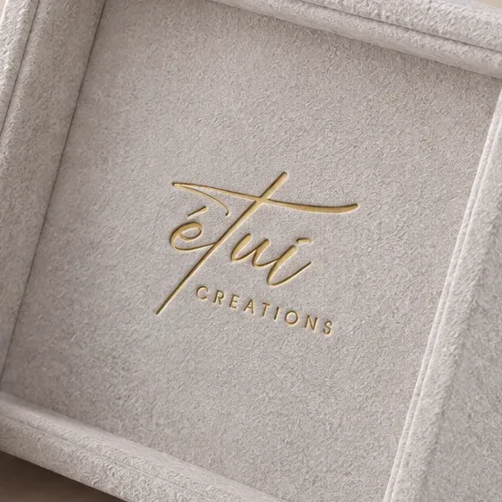 Gold-stamped logo inside the lid