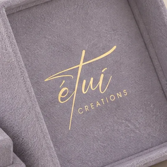 Gold-stamped logo inside the lid