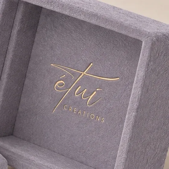 Gold-stamped logo inside the lid