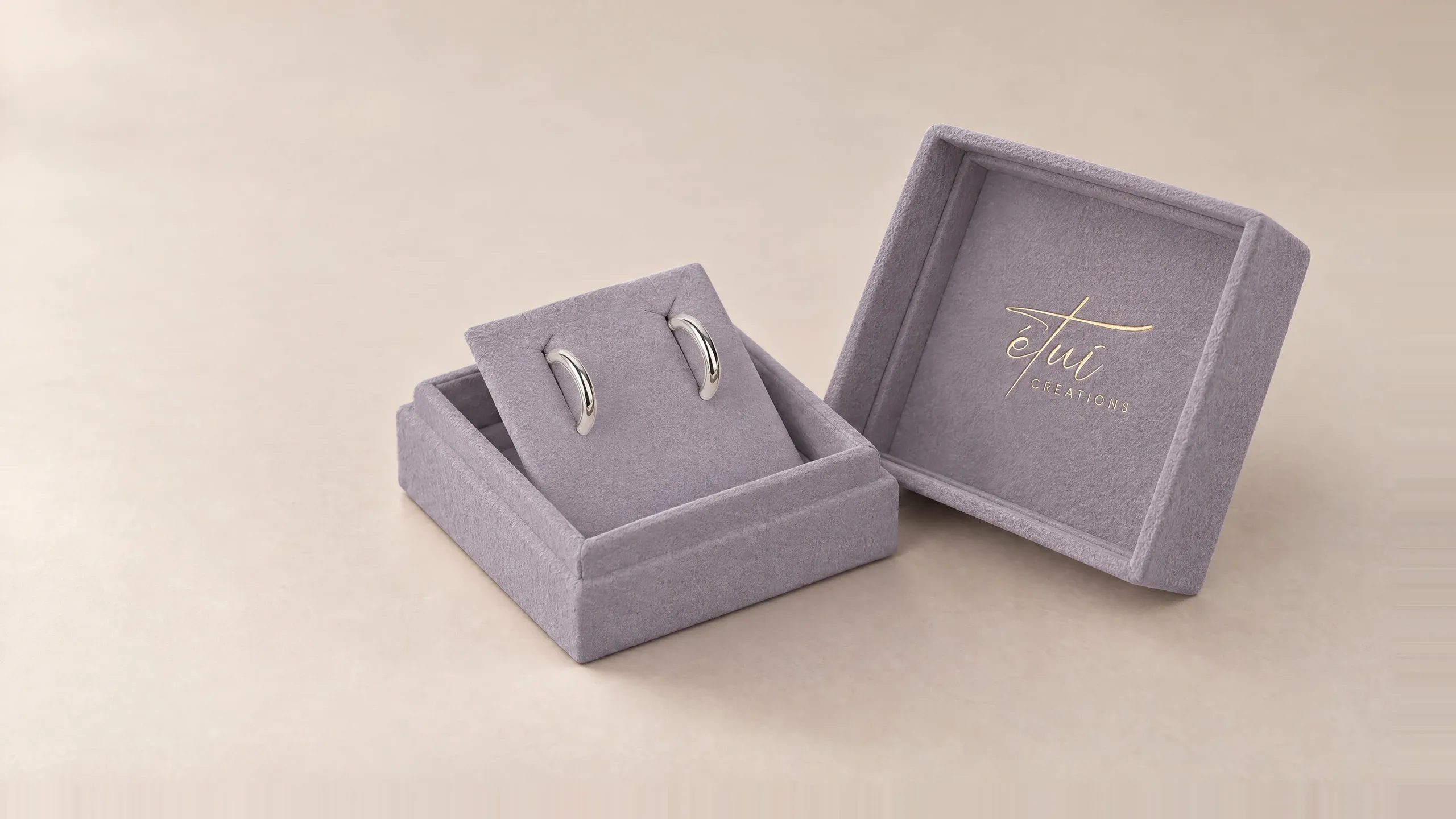 Open box in Anthracite: lid beside the base, hoop earrings in the insert