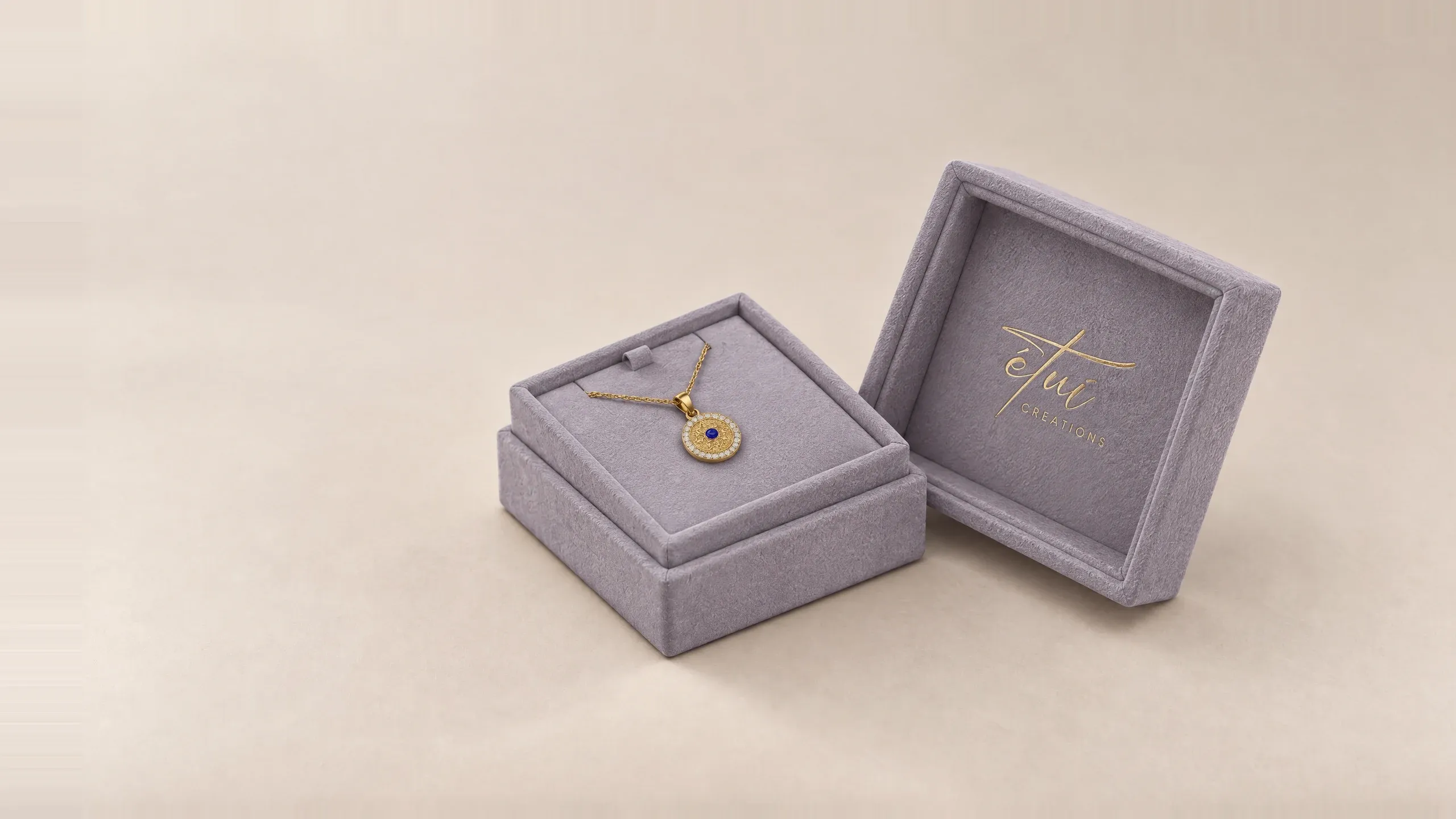 Open box in Anthracite: lid beside the base, pendant in the insert