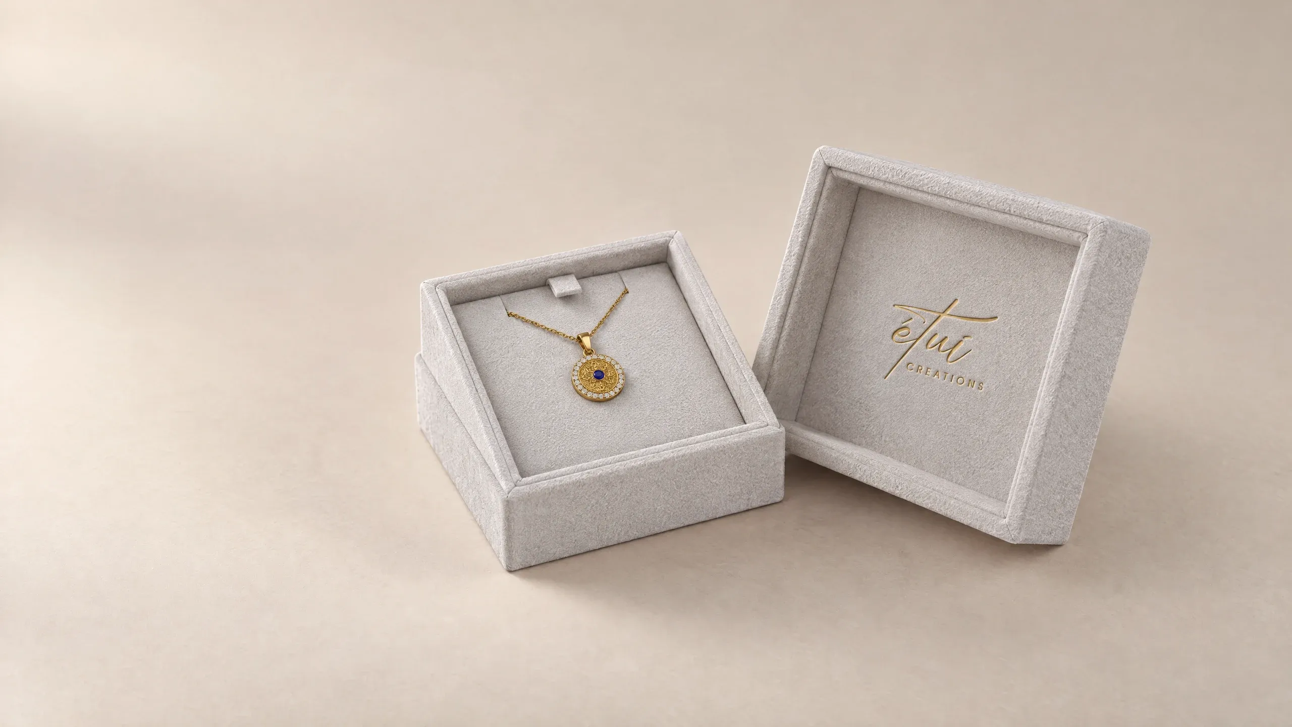 Open box in Grey: lid beside the base, pendant in the insert