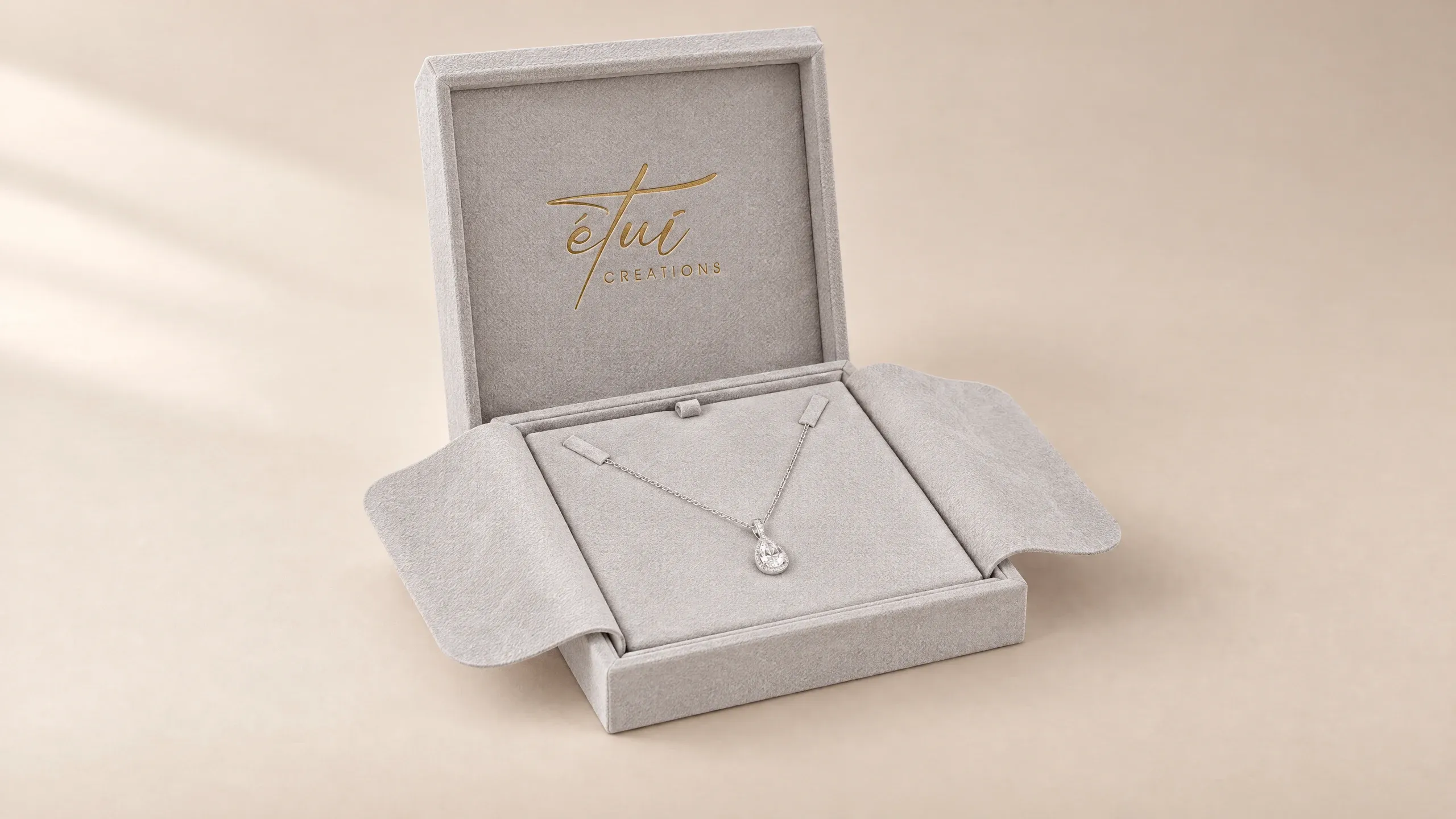 Open box in Grey: lid behind the base, necklace in the insert