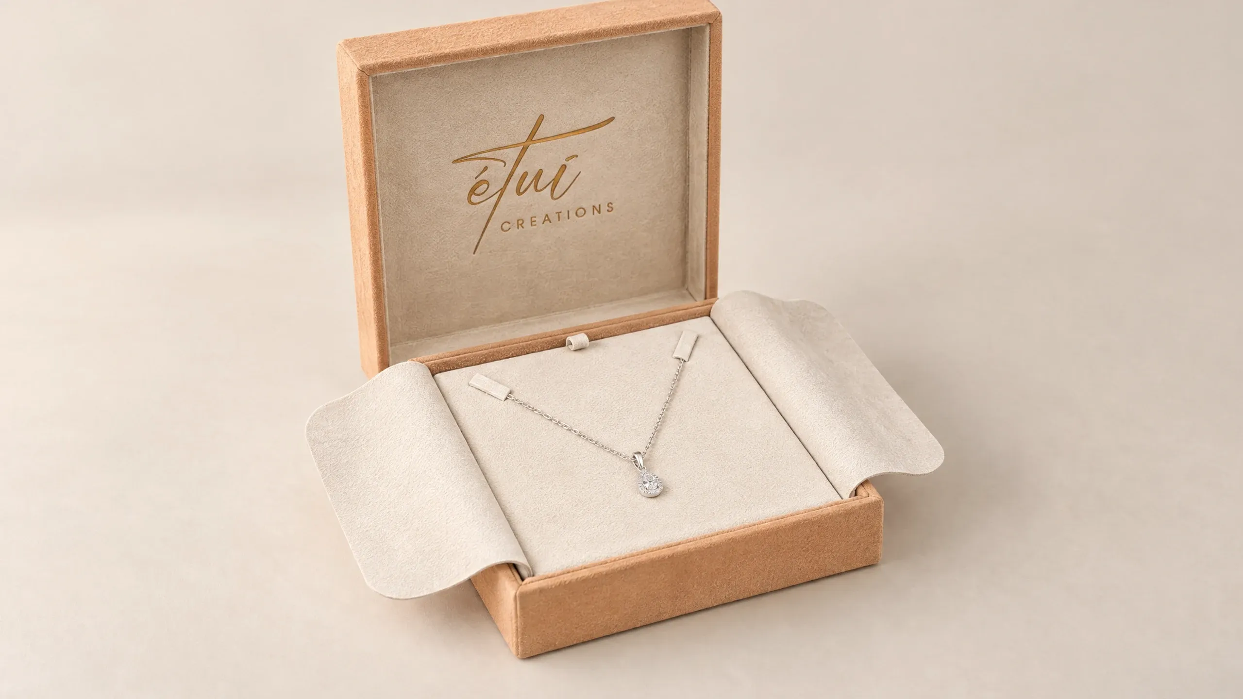 Open box in Caramel / Cream: lid behind the base, necklace in the insert
