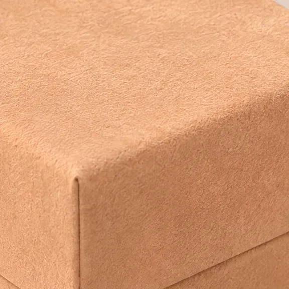 Close-up of the surface in Caramel / Cream