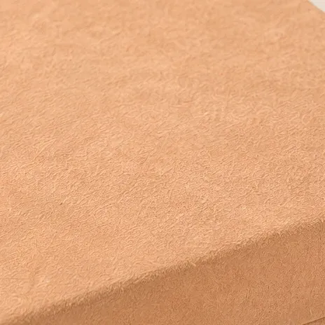 Close-up of the surface in Caramel / Cream